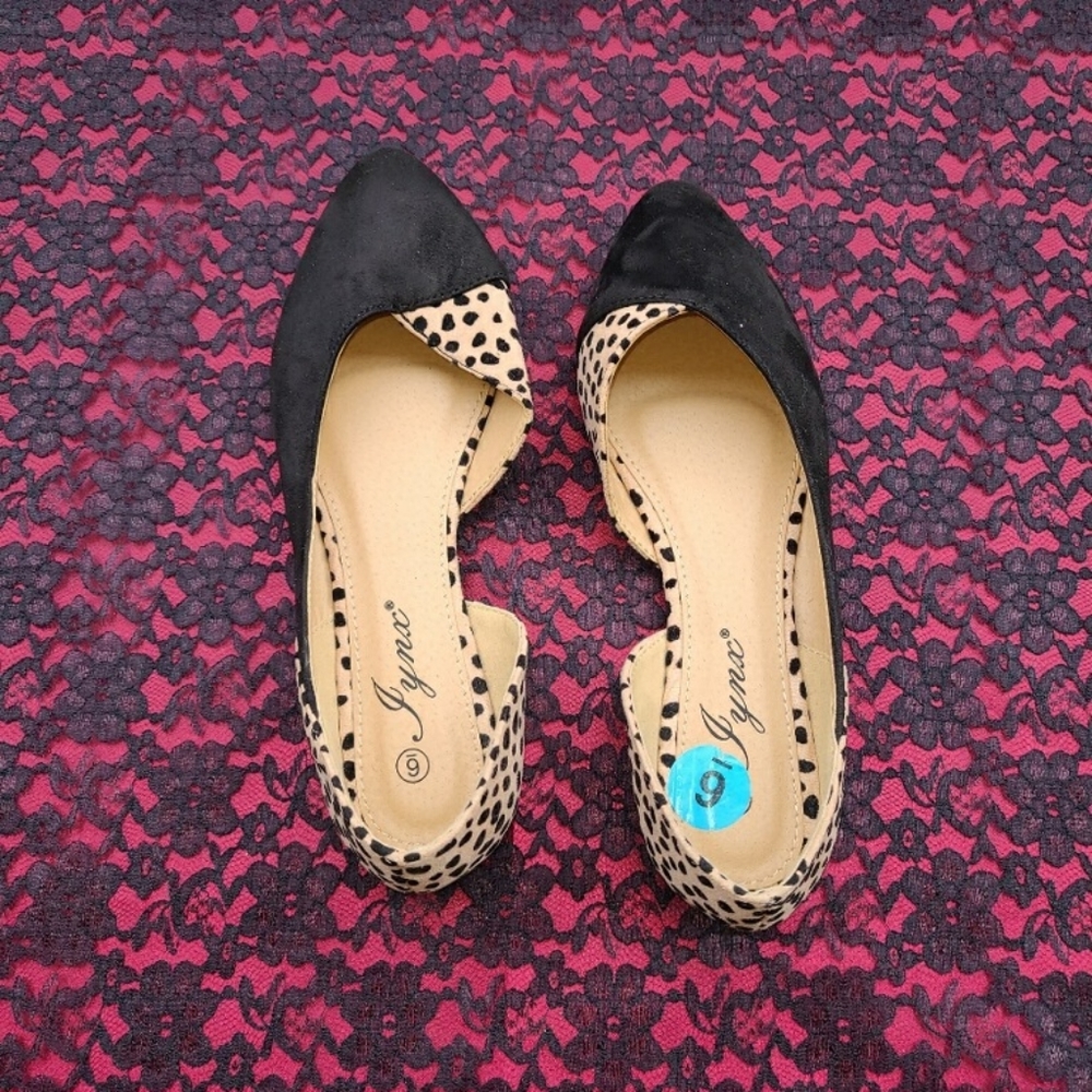 💥5 for 25 💥 IYNX Shoes Size 6 NWOT Flats and Animal Print